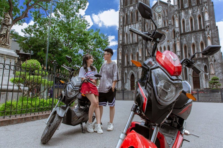 Vinfast tặng 50.000 pin xe máy điện cho học sinh - chung tay 'kiến tạo tương lai xanh' ảnh 2