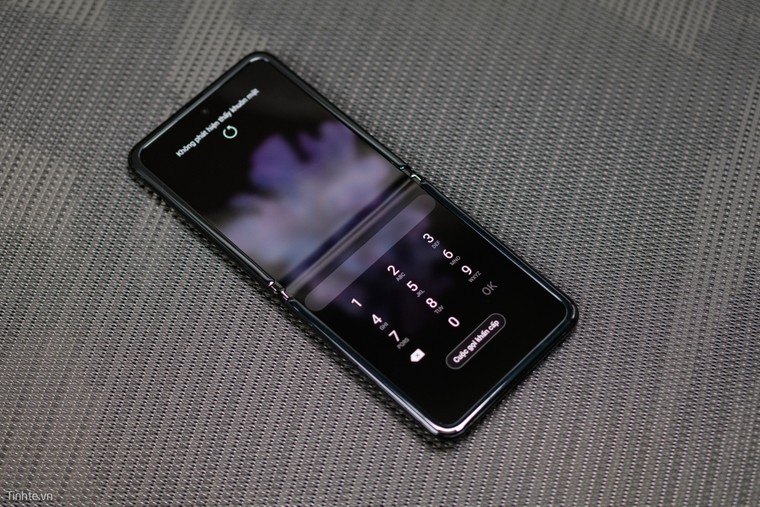 Xuất hiện video về Samsung Galaxy Z Flip 5G ảnh 5