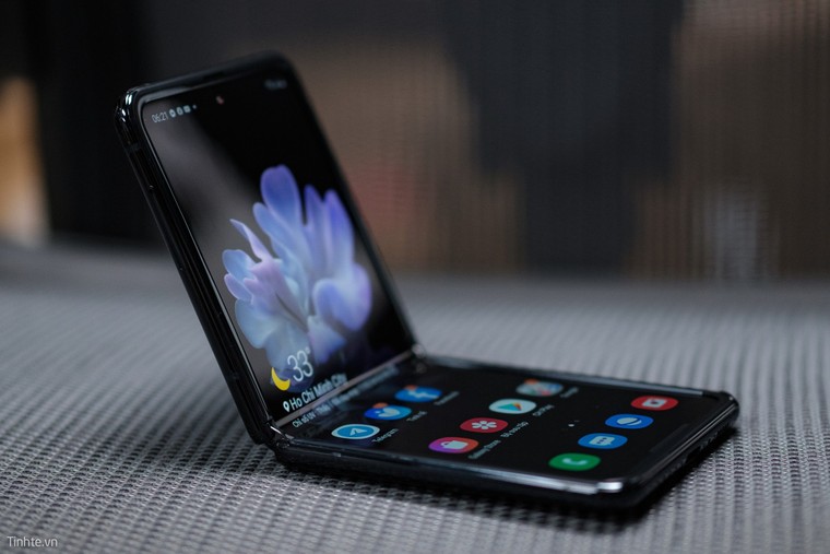 Xuất hiện video về Samsung Galaxy Z Flip 5G ảnh 3