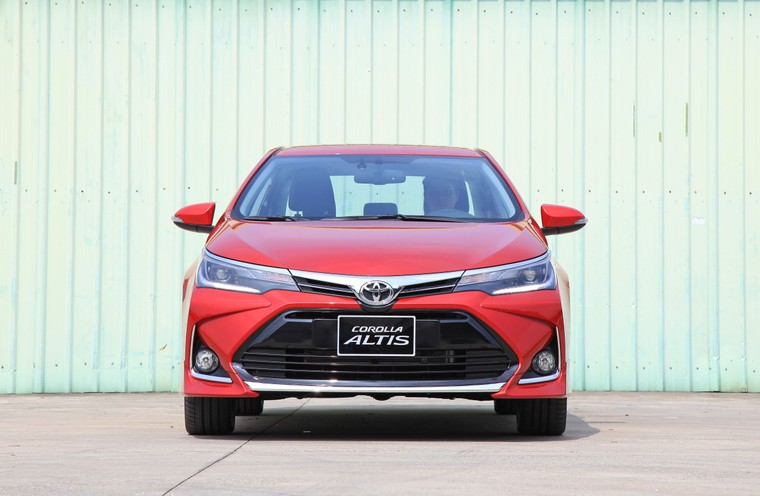 Toyota Corolla Altis 2020 - tăng trang bị, giảm giá bán ảnh 1