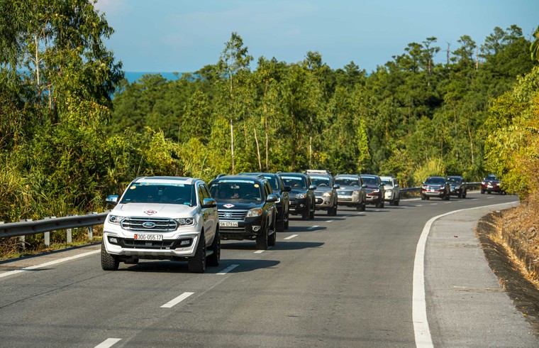 Ford Everest là mẫu SUV hạng trung được yêu thích nhất trong tháng 7 ảnh 1