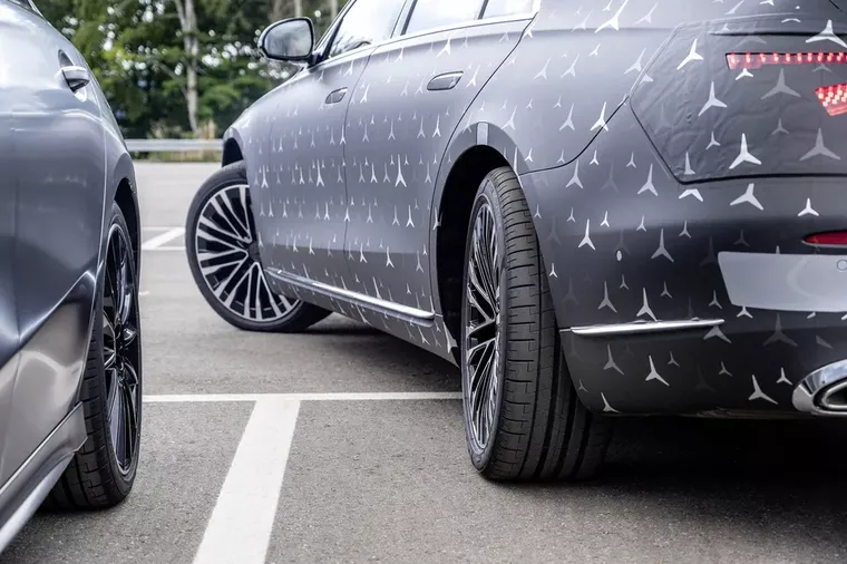 Mercedes Benz S-Class 2021: chiếc xe đầu tiên có túi khí cho hàng ghế sau ảnh 3