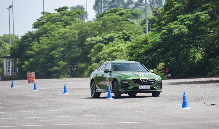 Vinfast LUX A thua Mercedes A45 AMG trong cuộc đua Gymkhana duy nhất ở Việt Nam ảnh 4
