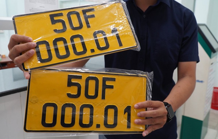 Đổi biển số xe màu vàng được giữ nguyên số