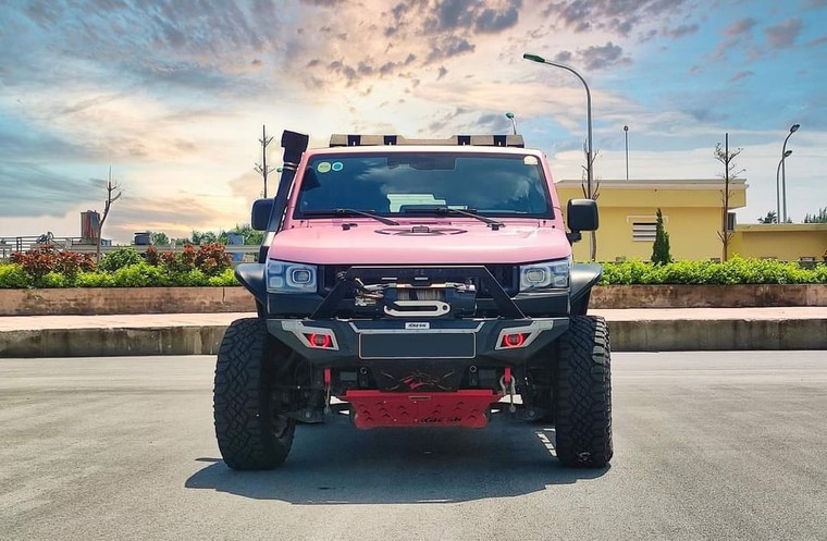 Baic BJ40 phiên bản độ màu hồng đầy mê hoặc ảnh 1