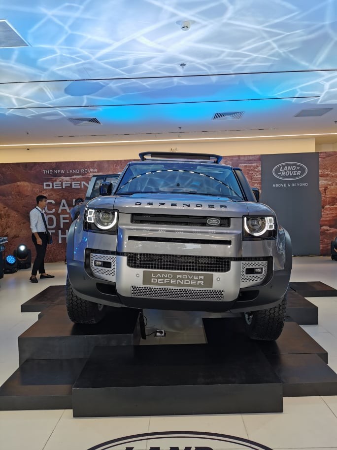 Land Rover Defender mới chính thức ra mắt khách hàng Hà Nội ảnh 1