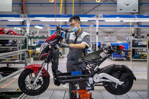 Báo tài chính Mỹ viết về xe máy điện VinFast và tương lai của giao thông xanh Việt Nam ảnh 1