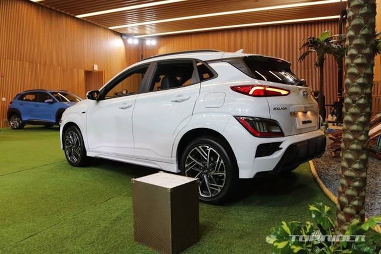 Hyundai Kona 2021 đã bắt đầu về tới các đại lý, thiết kế gây ấn tượng mạnh bởi sự thể thao ảnh 3