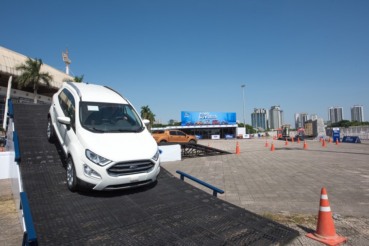 Ford SUV Drive 2020 - trải nghiệm off-road khác biệt trên địa hình mô phỏng thực tế ảnh 1
