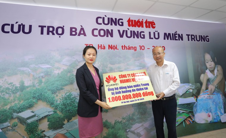 Huawei chung tay ủng hộ các tỉnh miền Trung 1 tỷ Đồng ảnh 1