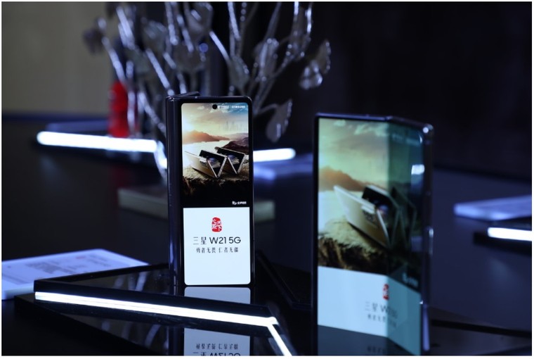  Samsung Galaxy W21 5G phiên bản tinh chỉnh của Galaxy Fold 2 giá bán gần 70 triệu đồng ảnh 2