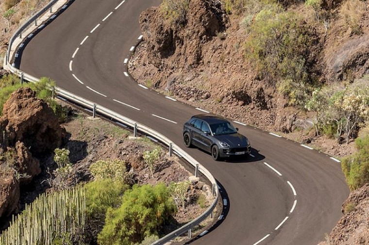 lái xe đường đèo