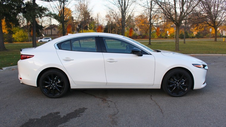 Mazda3 Turbo 2021 - giữ nguyên thiết kế, tăng trải nghiệm lái ảnh 2