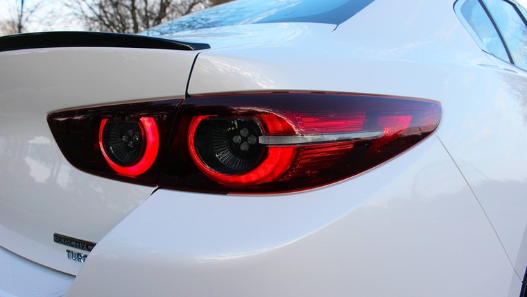 Mazda3 Turbo 2021 - giữ nguyên thiết kế, tăng trải nghiệm lái ảnh 9