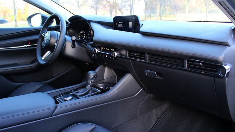 Mazda3 Turbo 2021 - giữ nguyên thiết kế, tăng trải nghiệm lái ảnh 13