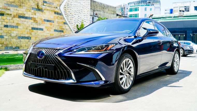 Lexus Việt Nam chính thức giới thiệu ES phiên bản 2021: Tăng an toàn, giá không đổi ảnh 1