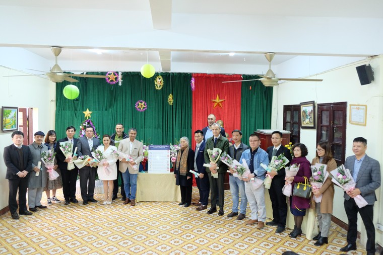 Piaggio Việt Nam đồng hành cùng Dự án từ thiện “Điện năng lượng mặt trời” ảnh 2