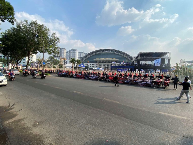 Hàng trăm tay lái Winner X, Satria, Sonic, Raider… đổ xô tới tham dự sự kiện lái thứ Exciter 155VVA ảnh 1