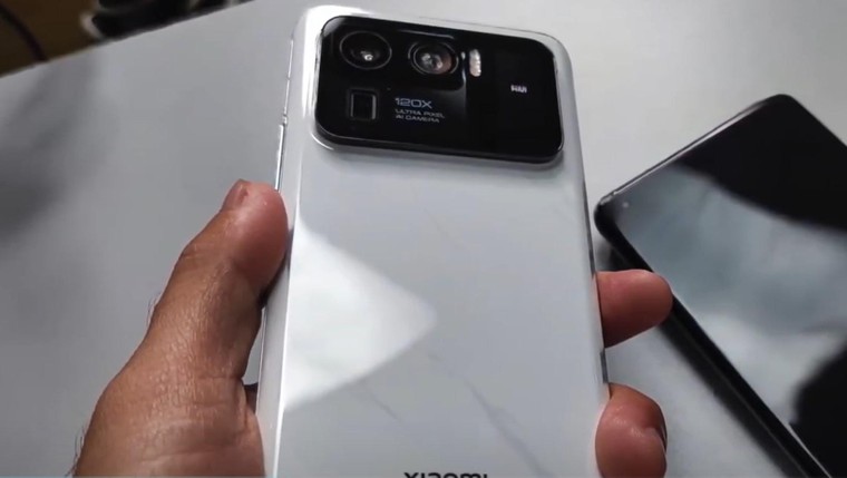 Trên tay Mi 11 Ultra với 3 camera, camera chính 50MP zoom 120x, màn hình phụ mặt sau ảnh 3