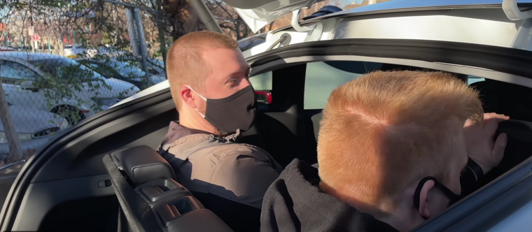 Tesla Model Y 7 chỗ: ngồi sau coi chừng vỡ đầu ảnh 3