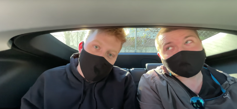 Tesla Model Y 7 chỗ: ngồi sau coi chừng vỡ đầu ảnh 4