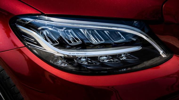 Mercedes-Benz Việt Nam giới thiệu phiên bản C 180 AMG, bản sao của C 300 AMG ảnh 4