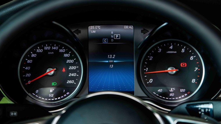 Mercedes-Benz Việt Nam giới thiệu phiên bản C 180 AMG, bản sao của C 300 AMG ảnh 5