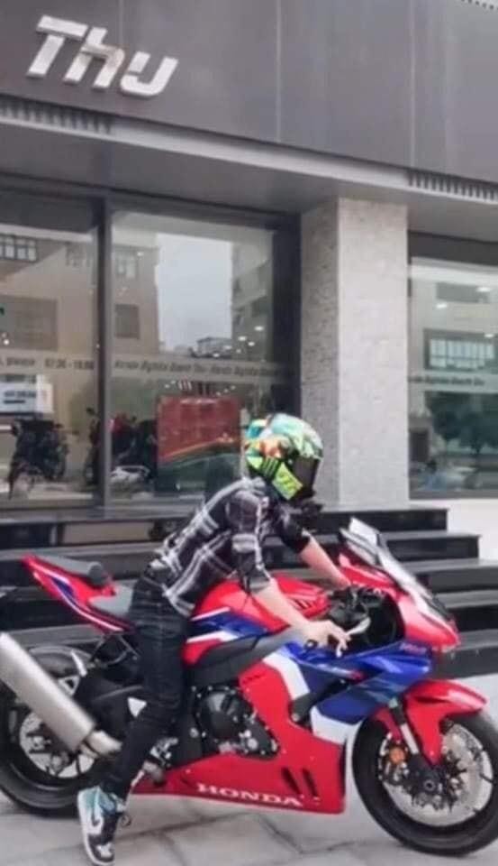 Xử phạt quái xế điều khiển xe phân khối lớn tốc độ 299 km/h trên đại lộ Thăng Long ảnh 2