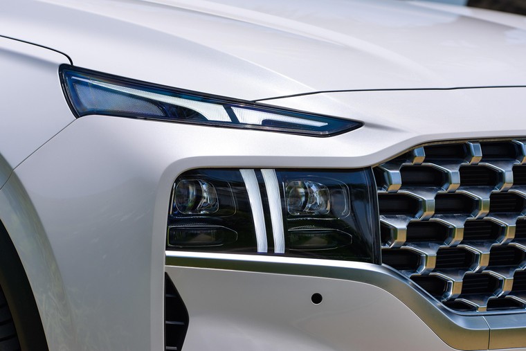 Hyundai Santa Fe 2021 chính thức ra mắt, 6 phiên bản, giá từ 1,03 tỷ ảnh 3