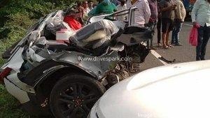 Kia Seltos gặp tai nạn gãy đôi xe ảnh 1