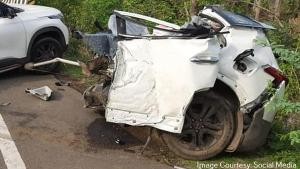 Kia Seltos gặp tai nạn gãy đôi xe ảnh 4