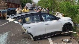 Kia Seltos gặp tai nạn gãy đôi xe ảnh 3