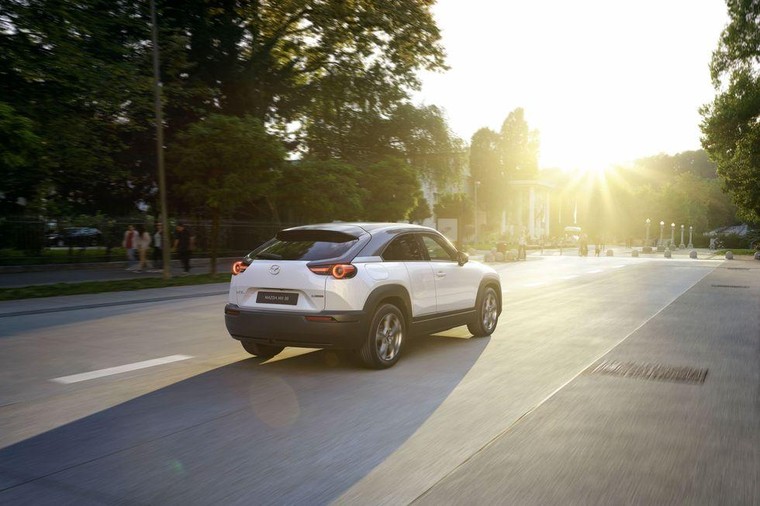 MX-30 - chiếc xe thuần điện đầu tiên của Mazda ảnh 5