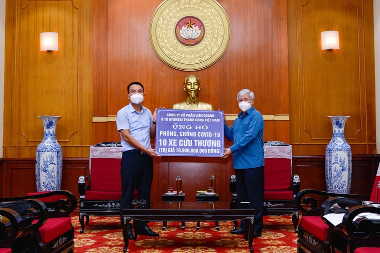 Liên doanh Ô tô Hyundai Thành Công trao tặng 10 xe Solati cứu thương ảnh 1