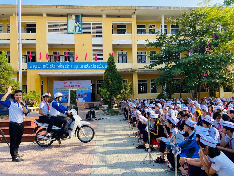 Hưởng ứng năm an toàn giao thông Việt Nam 2021 ảnh 4