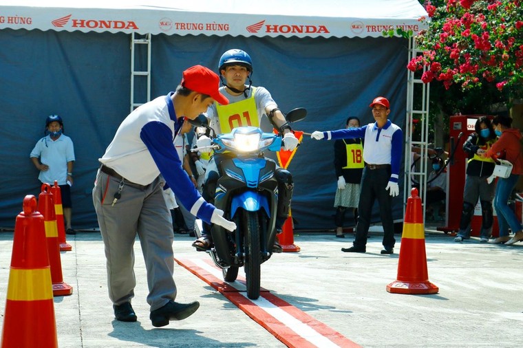 Hưởng ứng năm an toàn giao thông Việt Nam 2021 ảnh 2