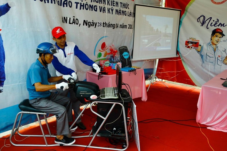 Hưởng ứng năm an toàn giao thông Việt Nam 2021 ảnh 1