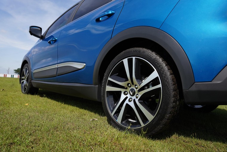 Ngắm chi tiết VinFast VFe34 vừa ra mắt ảnh 11