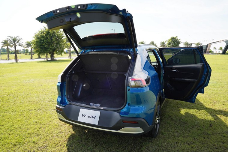 Ngắm chi tiết VinFast VFe34 vừa ra mắt ảnh 31