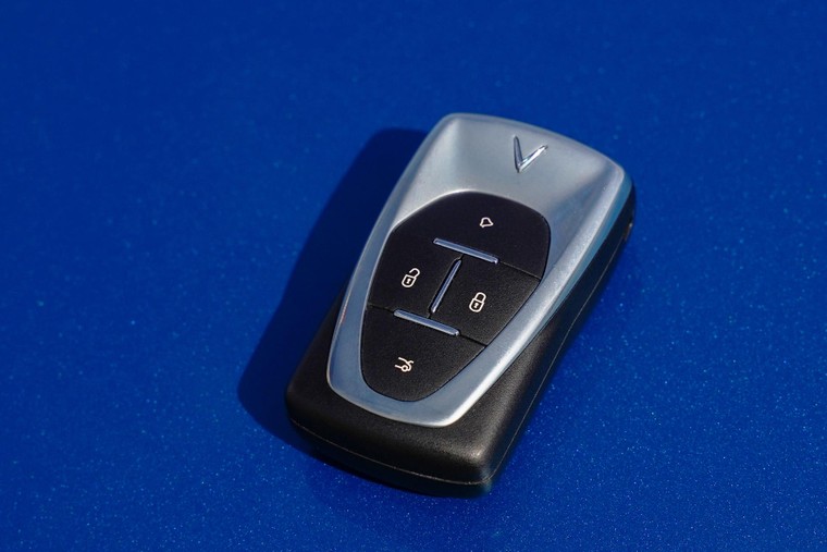 Ngắm chi tiết VinFast VFe34 vừa ra mắt ảnh 1