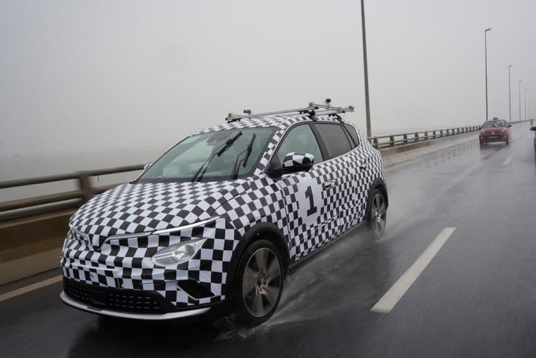 VinFast VFe34 bắt đầu chạy thử nghiệm trên đường đô thị tại Việt Nam ảnh 1