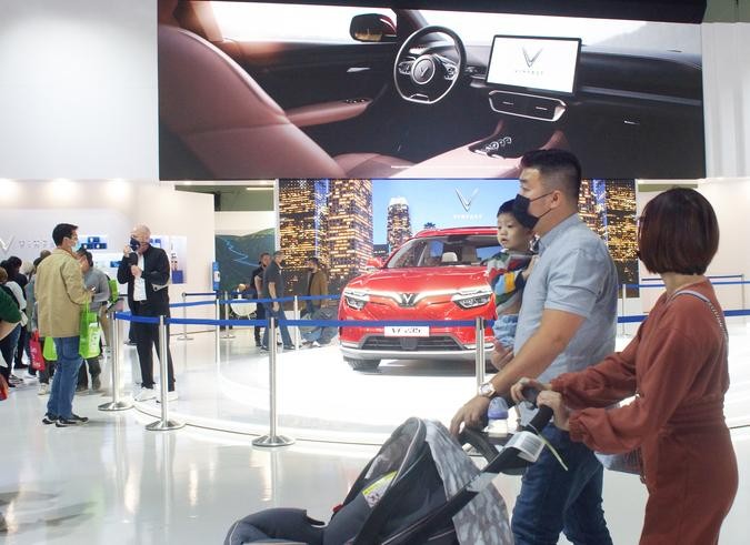 Người Mỹ trầm trồ trước bộ đôi VinFast VF e35, VF e36 ảnh 2