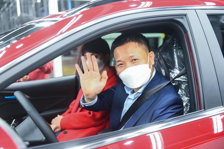 Vinfast bàn giao lô xe ô tô điện VF e34 đầu tiên cho khách hàng ảnh 5