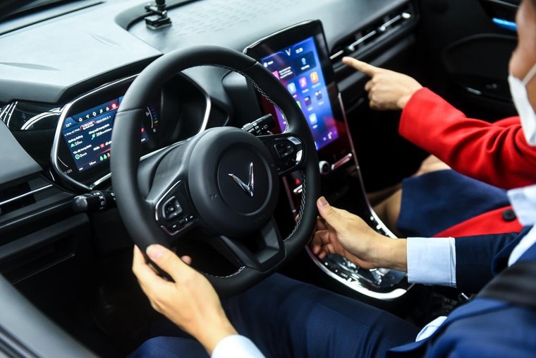 Vinfast bàn giao lô xe ô tô điện VF e34 đầu tiên cho khách hàng ảnh 4