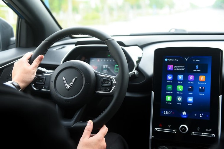 Vinfast bàn giao lô xe ô tô điện VF e34 đầu tiên cho khách hàng ảnh 3