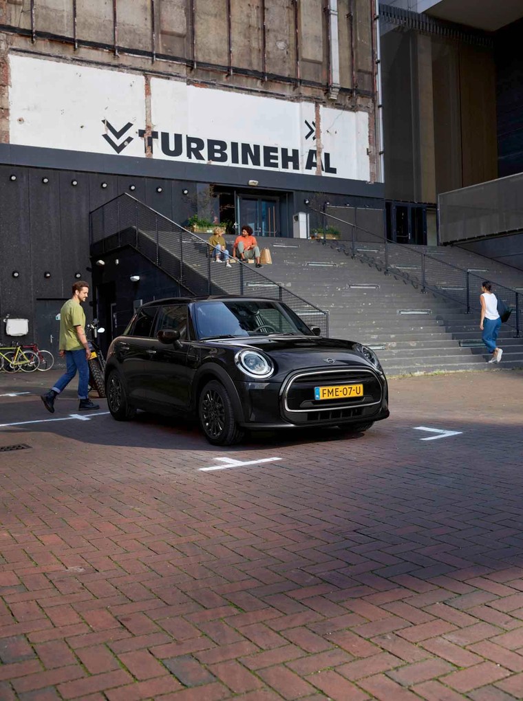 MINI 3-Cửa, MINI 5-Cửa và MINI Convertible mới chính thức ra mắt tại Việt Nam. ảnh 1