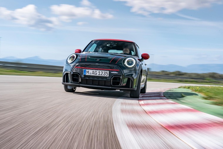 MINI John Cooper Works 3-Cửa và John Cooper Works Convertible mới chính thức ra mắt tại Việt Nam ảnh 1