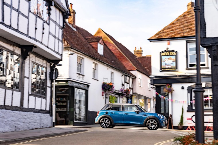 MINI 3-Cửa, MINI 5-Cửa và MINI Convertible mới chính thức ra mắt tại Việt Nam. ảnh 4