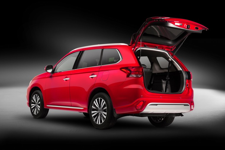 Mitsubishi Outlander nâng cấp 14 điểm, giá không đổi ảnh 5