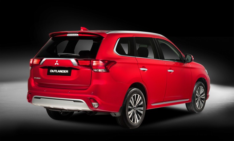 Mitsubishi Outlander nâng cấp 14 điểm, giá không đổi ảnh 8